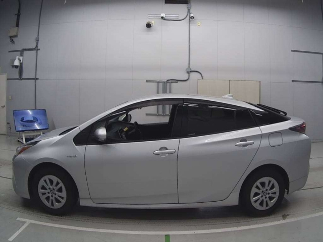 TOYOTA PRIUS 2018