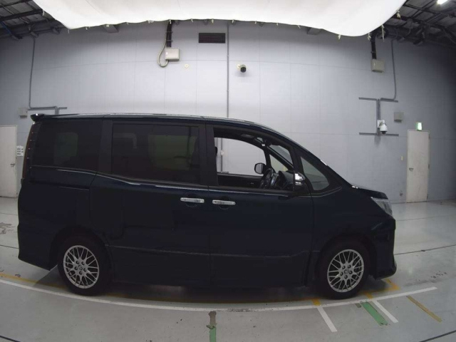 TOYOTA NOAH 2021