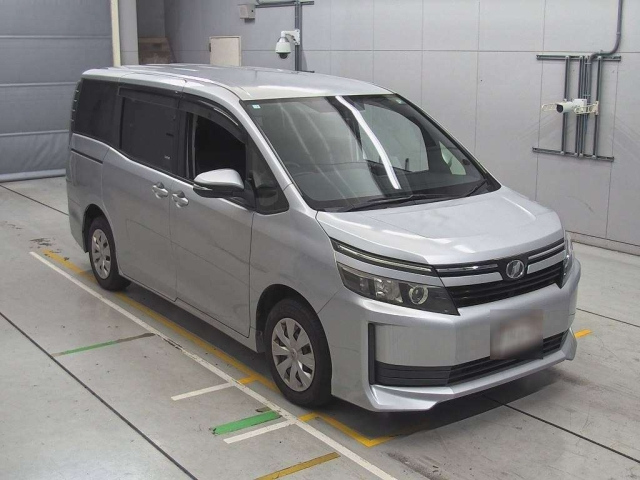 TOYOTA VOXY 2014