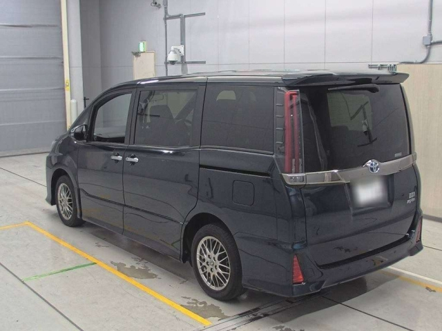 TOYOTA NOAH 2021