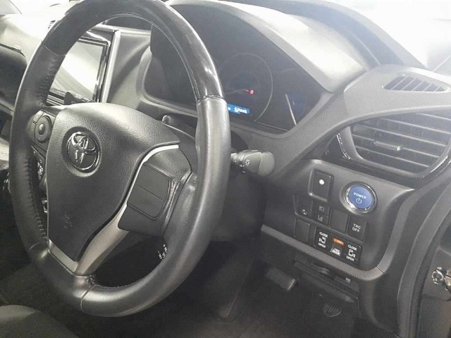 TOYOTA NOAH 2021