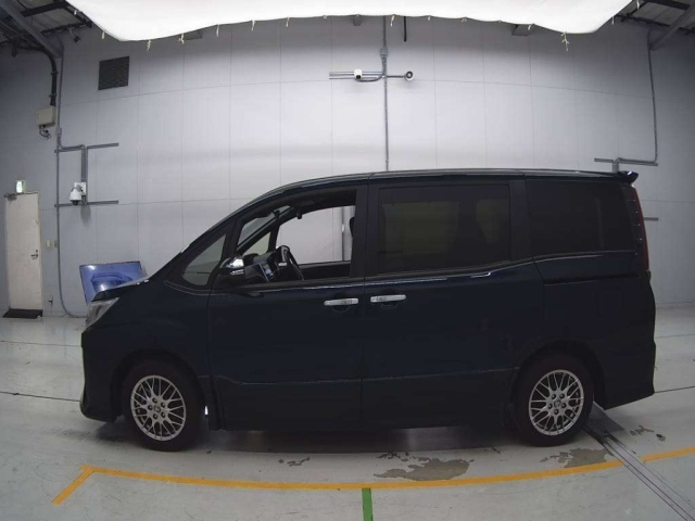 TOYOTA NOAH 2021