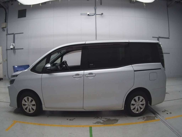 TOYOTA VOXY 2014