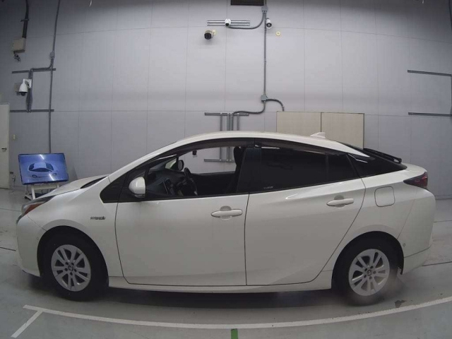 TOYOTA PRIUS 2018