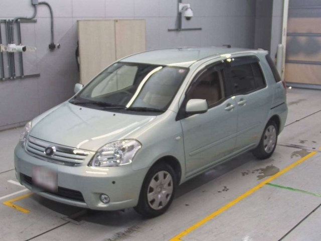 TOYOTA RAUM 2010