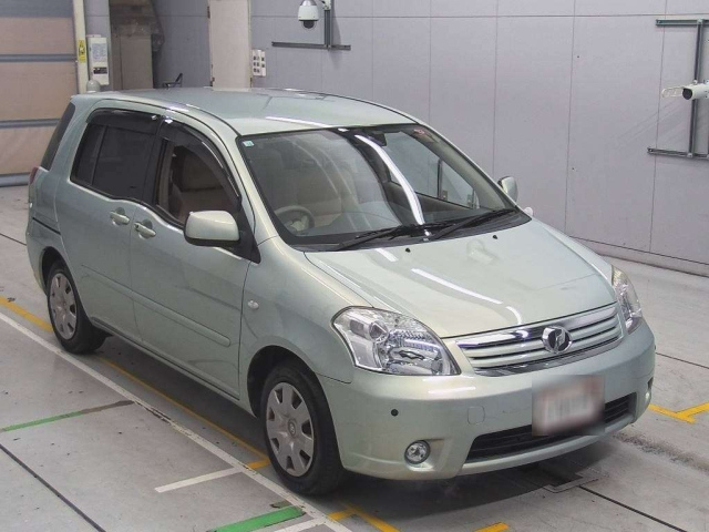 TOYOTA RAUM 2010