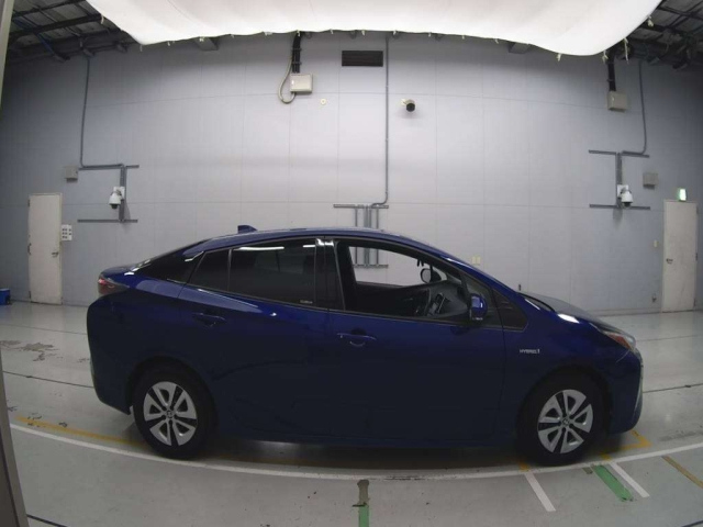 TOYOTA PRIUS 2016