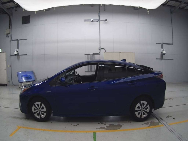 TOYOTA PRIUS 2016