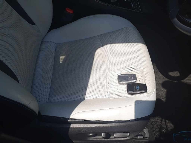 TOYOTA PRIUS 2021