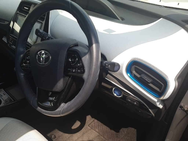 TOYOTA PRIUS 2021