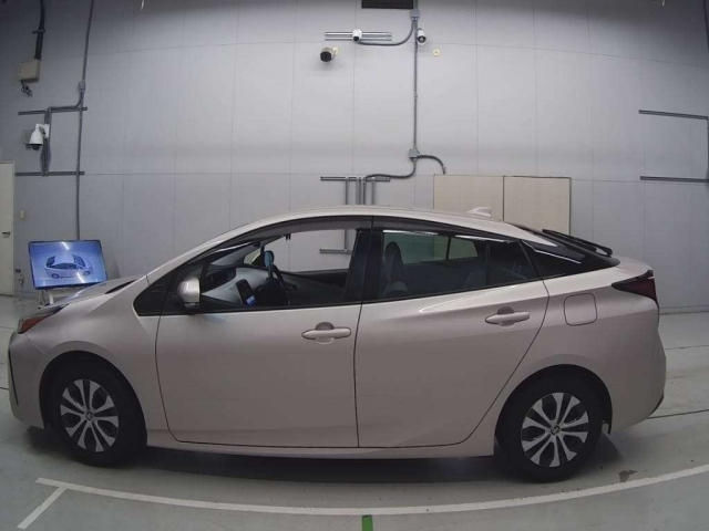 TOYOTA PRIUS 2021