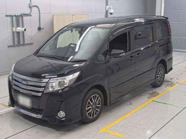 TOYOTA NOAH 2015
