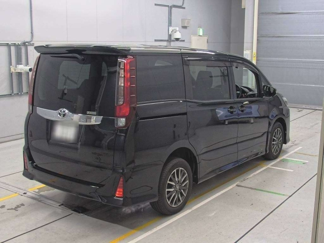 TOYOTA NOAH 2015