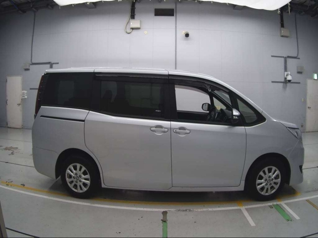 TOYOTA NOAH 2020