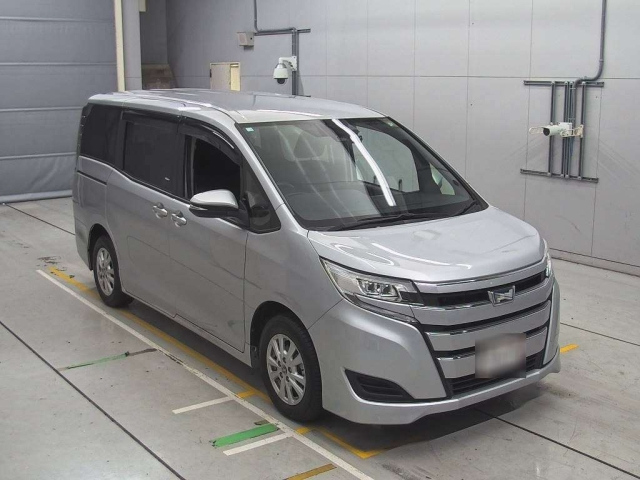 TOYOTA NOAH 2020
