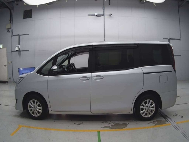 TOYOTA NOAH 2020