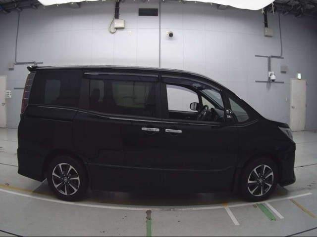 TOYOTA NOAH 2020