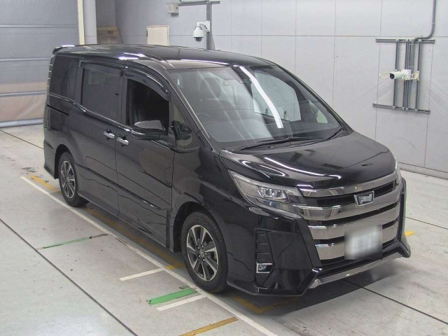 TOYOTA NOAH 2020
