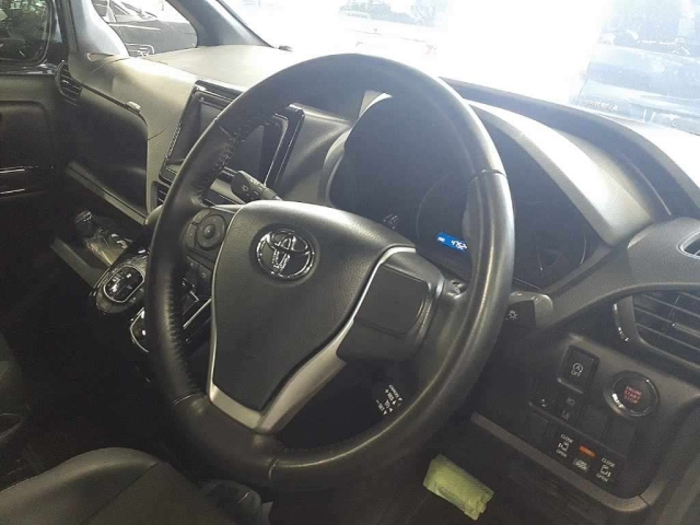 TOYOTA NOAH 2020