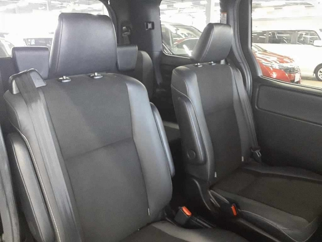 TOYOTA NOAH 2020