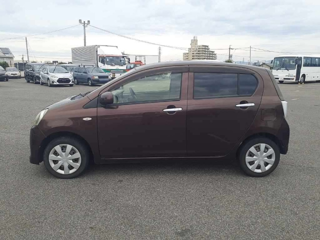 DAIHATSU MIRA E S 2013