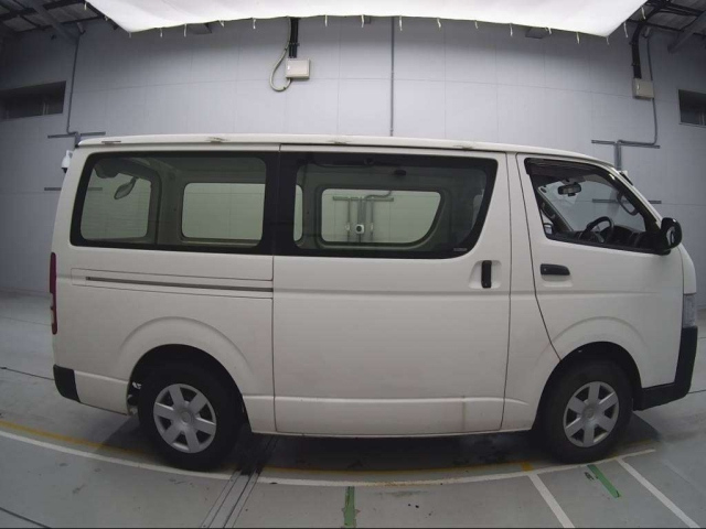 TOYOTA HIACE VAN 2016