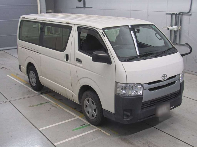 TOYOTA HIACE VAN 2016