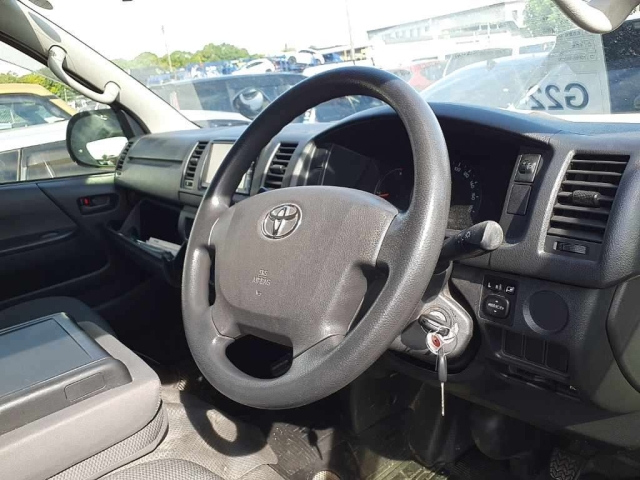TOYOTA HIACE VAN 2016