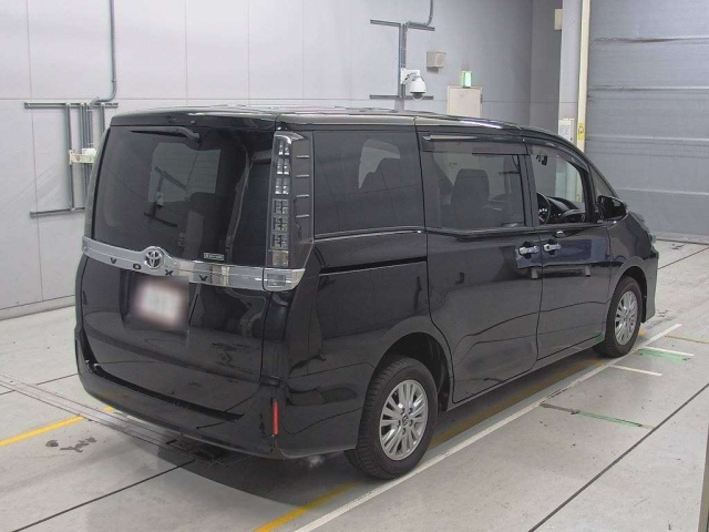 TOYOTA VOXY 2014