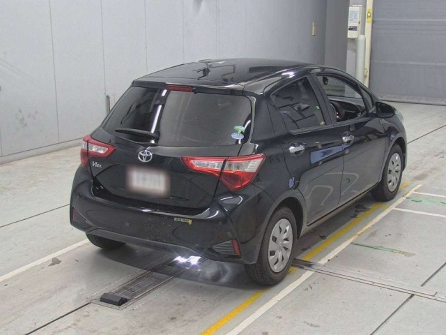 TOYOTA VITZ 2018