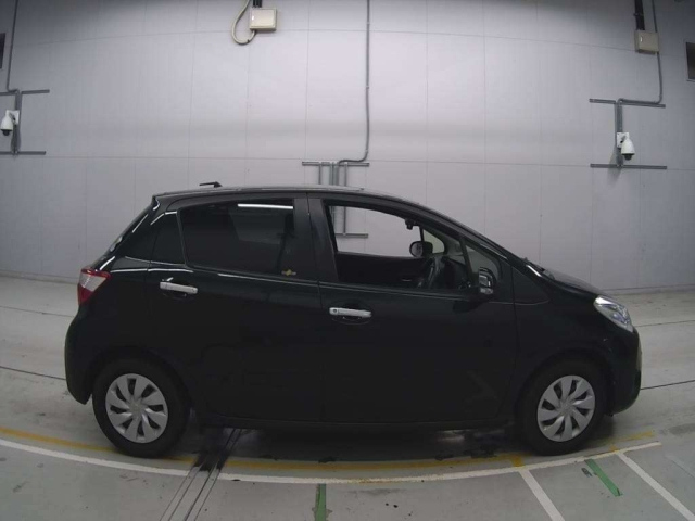 TOYOTA VITZ 2018