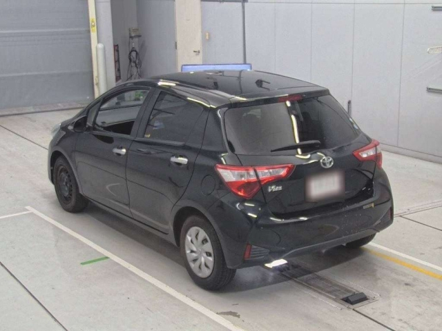 TOYOTA VITZ 2018