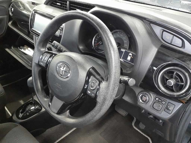 TOYOTA VITZ 2018