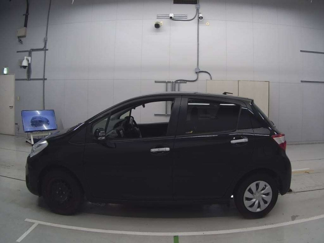 TOYOTA VITZ 2018