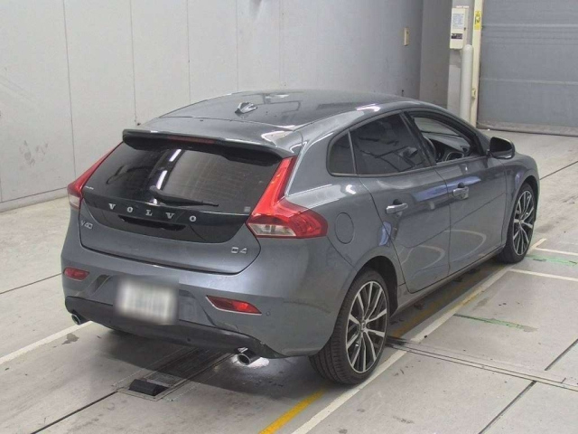 VOLVO V40 2018
