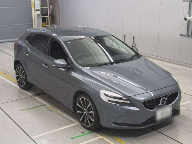 VOLVO V40 2018