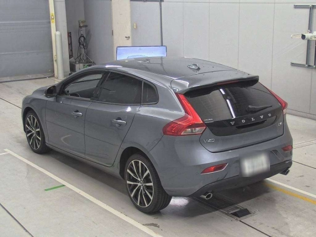 VOLVO V40 2018