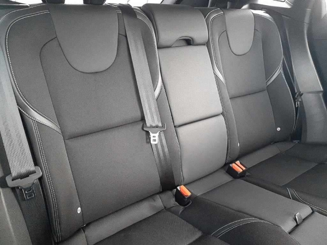 VOLVO V40 2018
