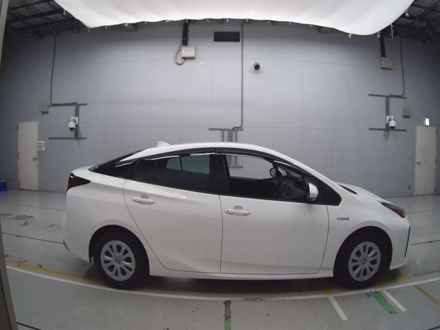 TOYOTA PRIUS 2019