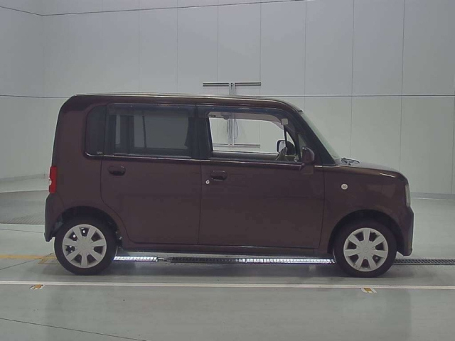 DAIHATSU MOVE CONTE 2016