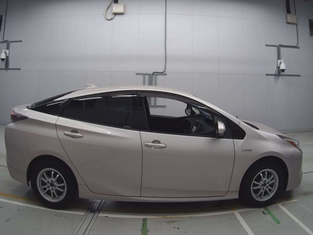 TOYOTA PRIUS 2016