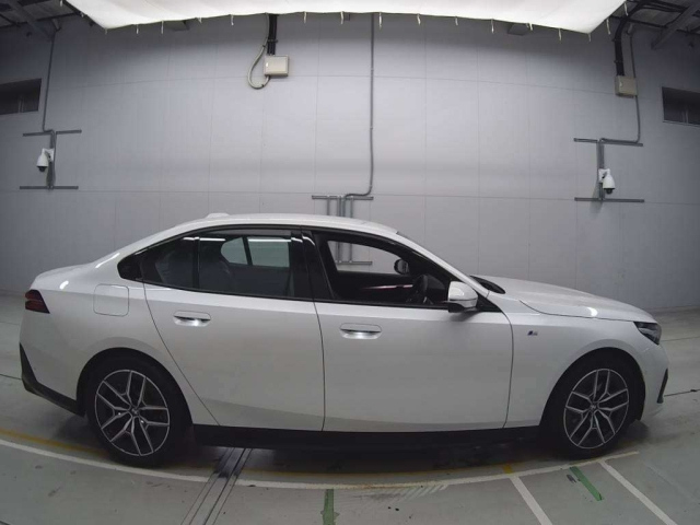 BMW 5 SERIES 2024