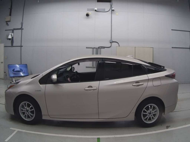 TOYOTA PRIUS 2016