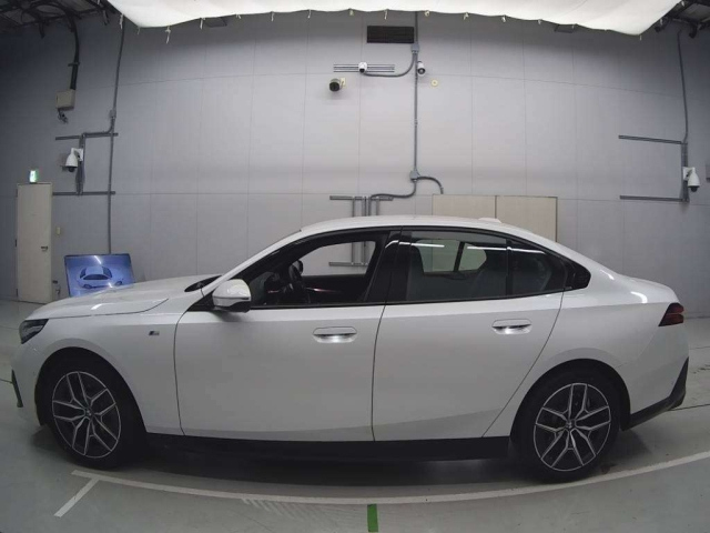 BMW 5 SERIES 2024