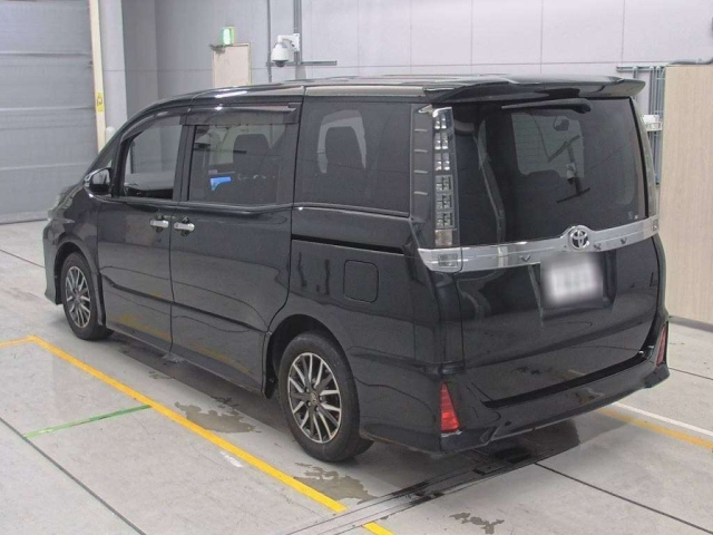 TOYOTA VOXY 2017