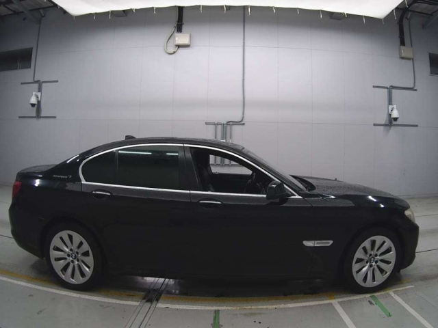 BMW 7 SERIES 2011