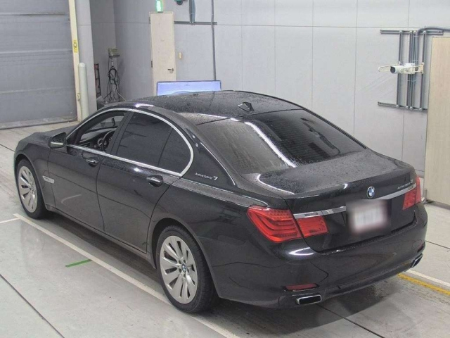 BMW 7 SERIES 2011