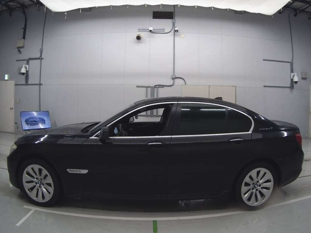 BMW 7 SERIES 2011