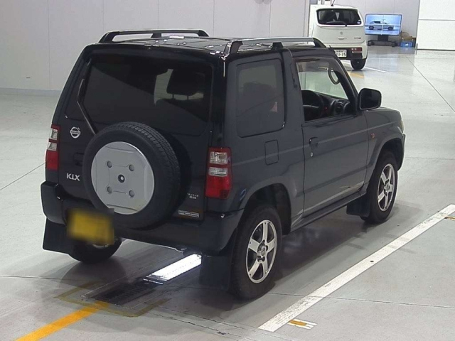 NISSAN KIX 2011