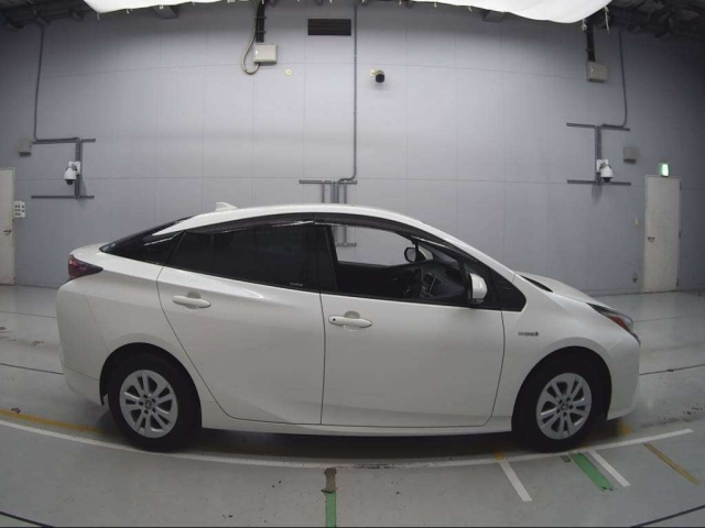 TOYOTA PRIUS 2018